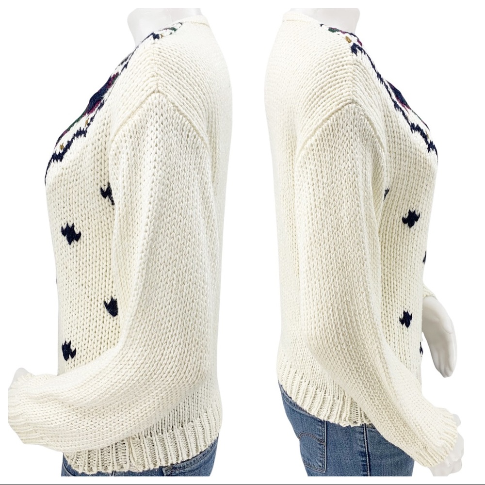 Vintage V-Neck Sweater Creamy White with Floral Detail Knitted by Hand,Currants - Picture 5 of 16